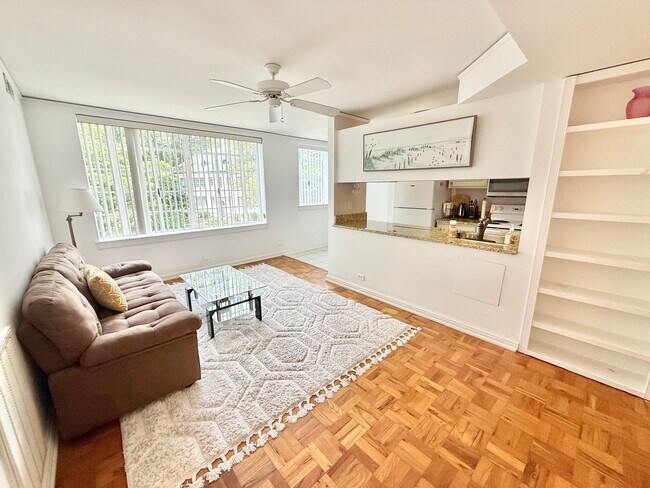 Foto del edificio - Charming 1 Bed, 1 Bath Apartment in Gated ...