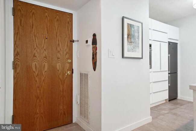 Foto del edificio - 2141 Wisconsin Ave NW