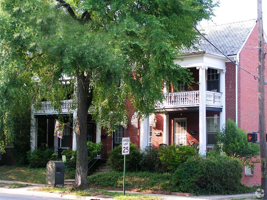 Building Photo - 3553-3555 Grove Ave
