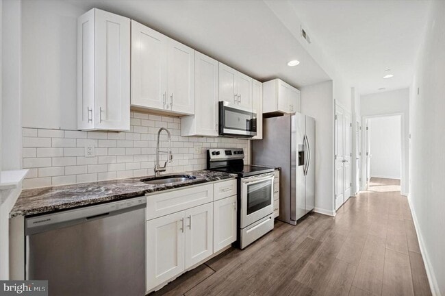 Foto del edificio - 4131 Cambridge St