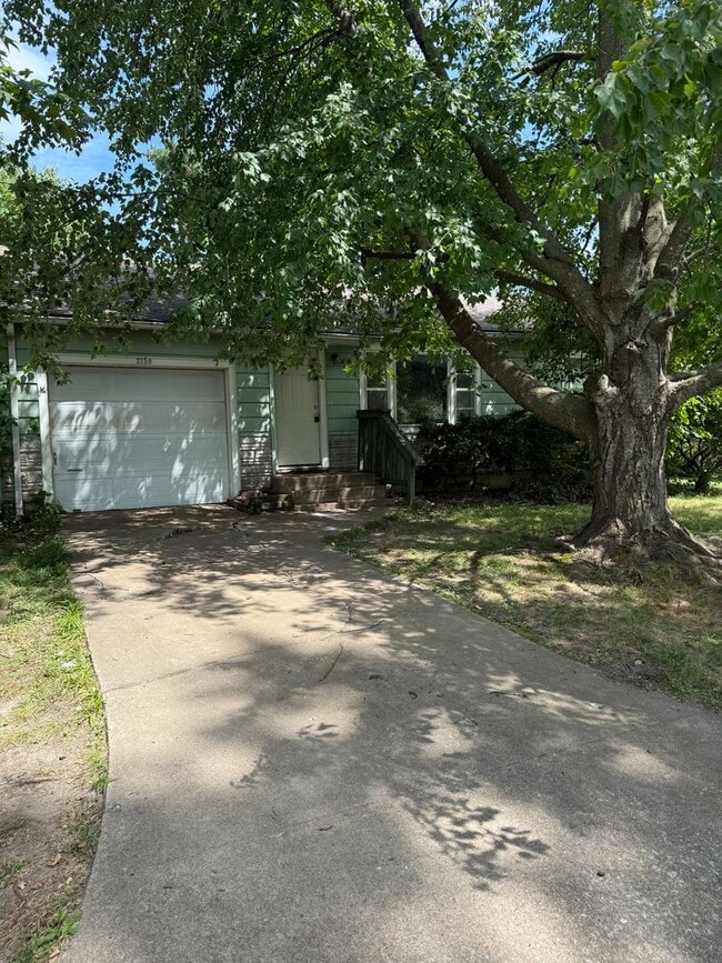 Building Photo - 2138 N Pickwick Ave