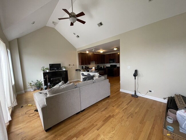Foto del edificio - 1019 S Western Ave