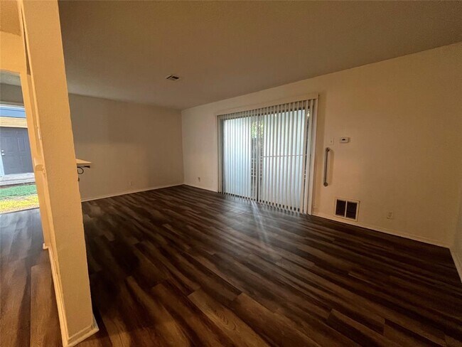 Foto del edificio - 4908 West Gate Blvd