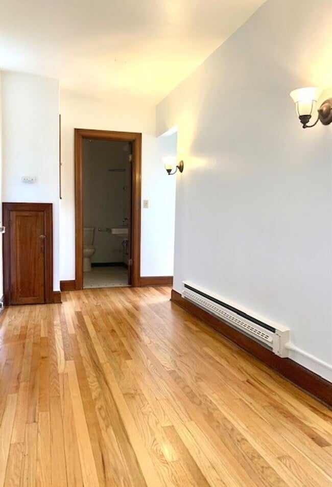 Interior Photo - Sir Lancelot Apartments