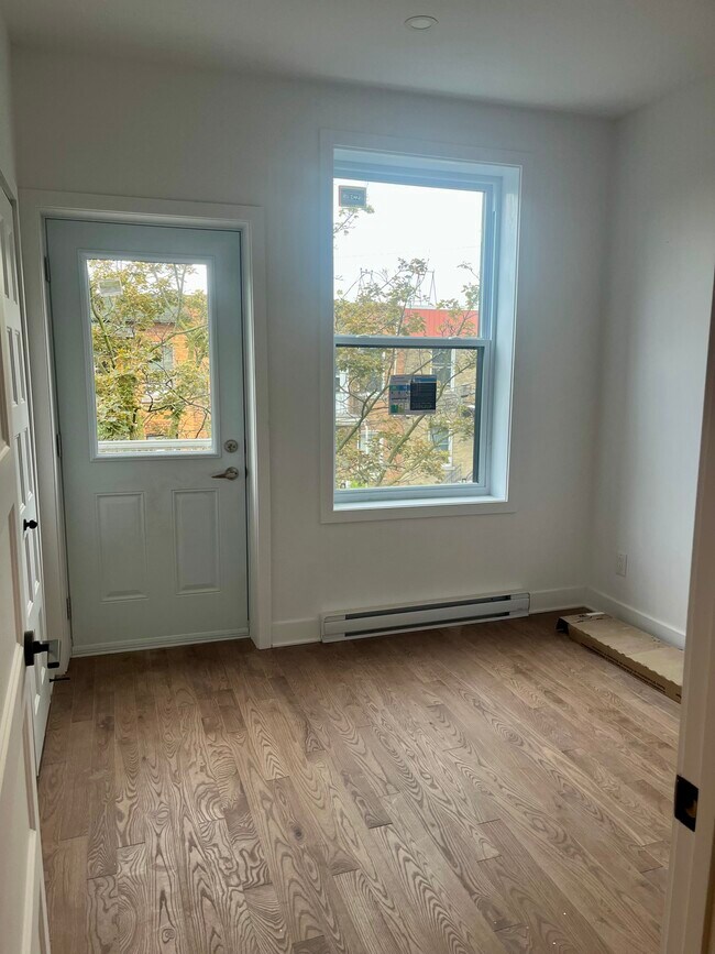 Building Photo - 2088 Rue De Chambly