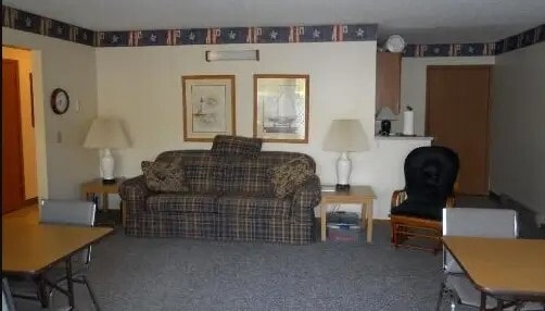 Building Photo - 995 Meadow Ln