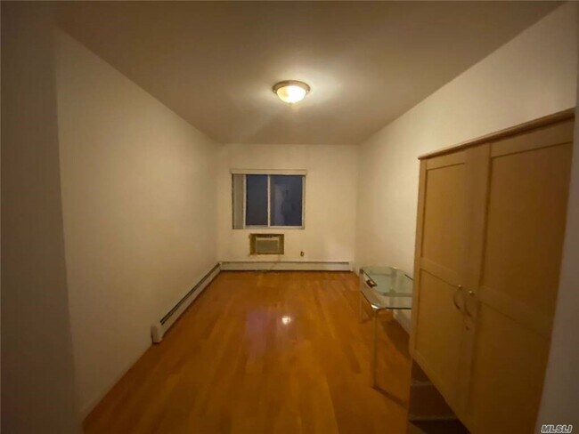 Foto del edificio - 136-12-136-31 31st Rd