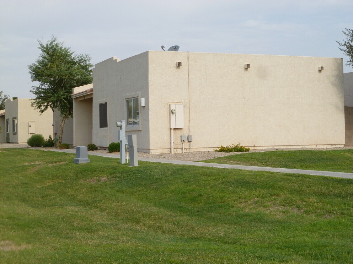Foto del edificio - 2300 E Magma Rd
