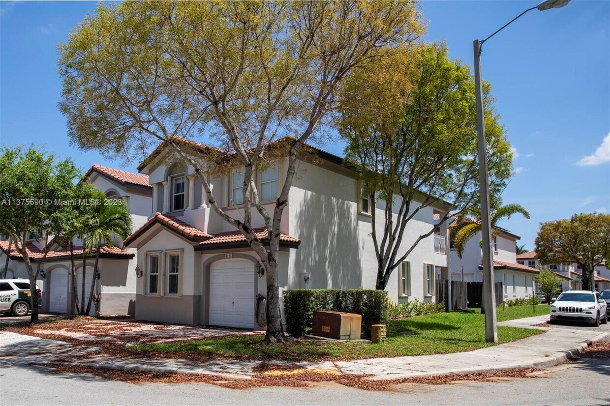 8101 NW 116th Ct, Doral, FL 33178 Townhome Rentals in Doral FL