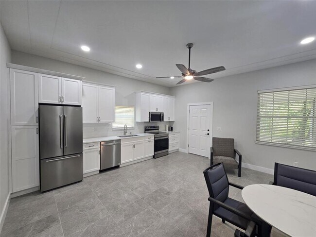 Foto del edificio - 1600 Sunset Ln