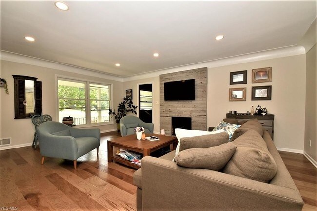 Foto del edificio - 2432 Windy Hill Dr