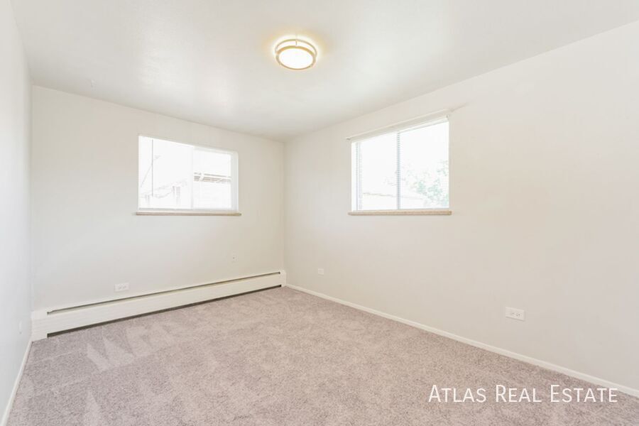 Primary Photo - 2 Bedroom, 1 Bath Garden Level!! 1 MONTH F...