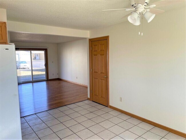 Foto del edificio - 619 McHugh Rd