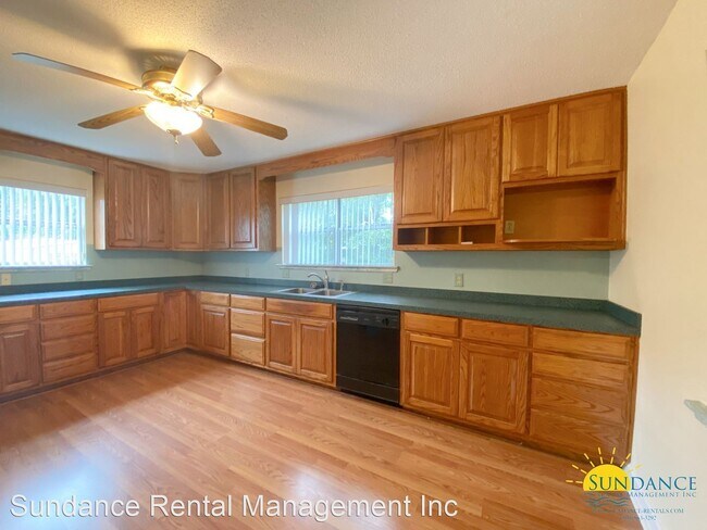 Building Photo - 4 br, 1.5 bath House - 220 Squirrel Haven ...