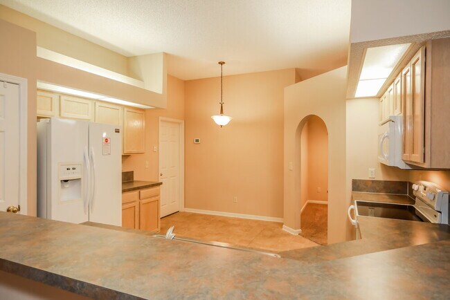 Building Photo - 324 Maplewood Dr