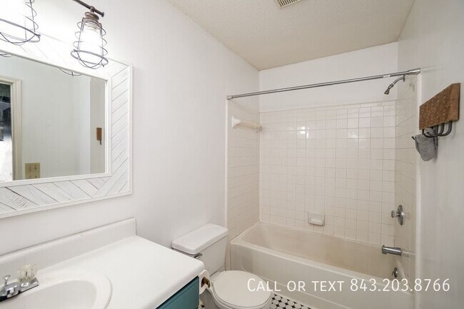 Foto del edificio - 2011 N Hwy 17