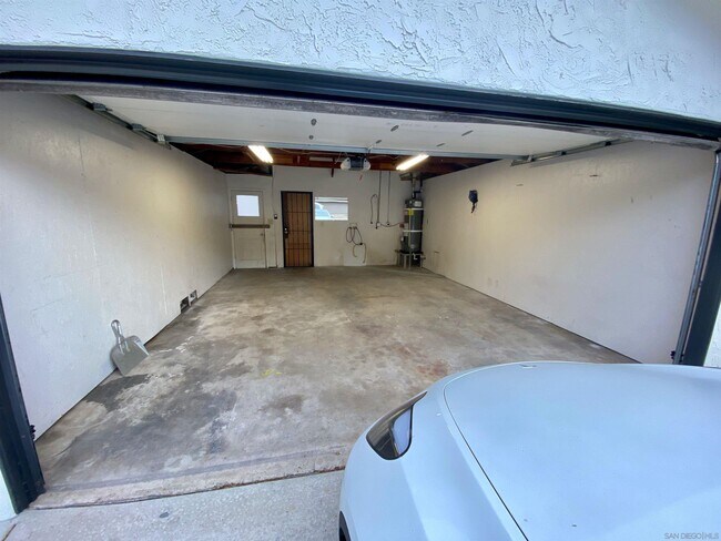 Building Photo - 5212 Auburn Dr