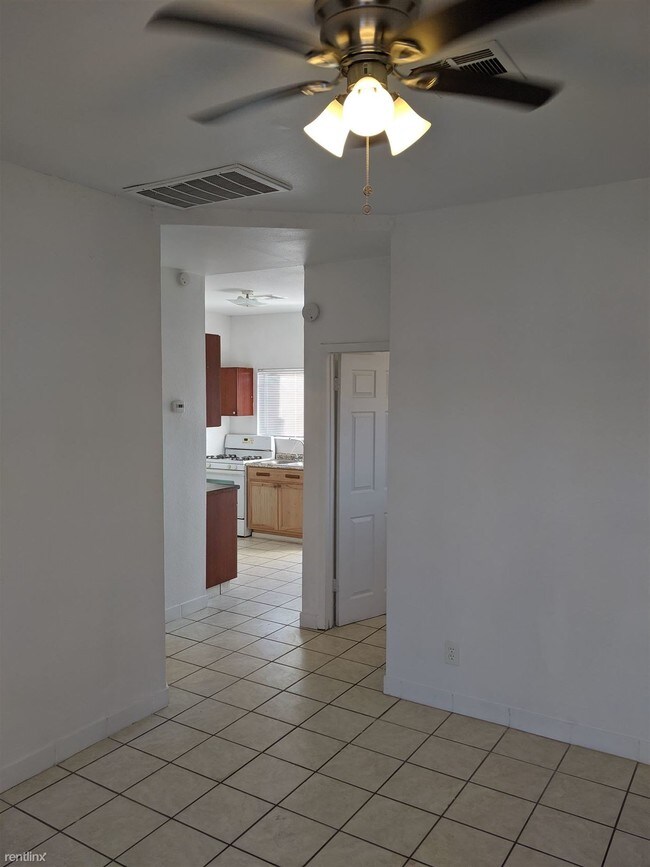 Building Photo - 4121 N 33rd Dr