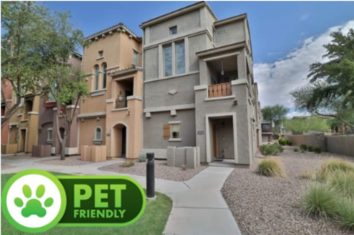 Furnished 2 bed / 2.5 bath Gilbert Condo in Gated Community w/ 2 pools. - Furnished 2 bed / 2.5 bath Gilbert Condo in Gated Community w/ 2 pools.