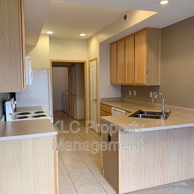 Building Photo - 2195 3rd Ave SW