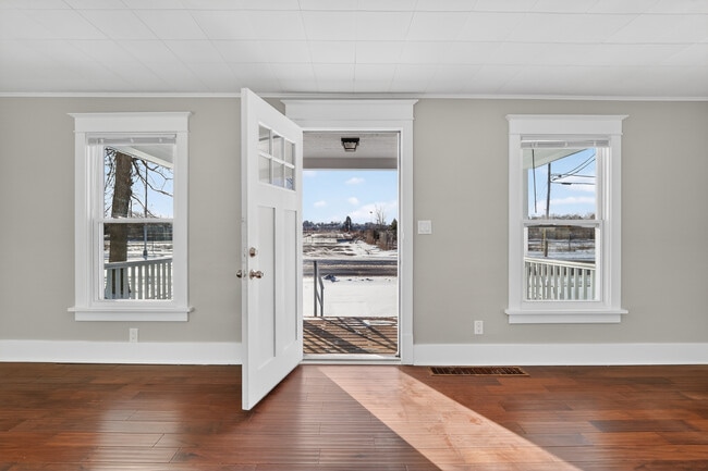 Building Photo - 428 W Delavan Dr