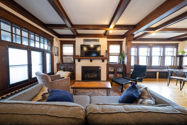 Foto del edificio - 238 Lexington Pkwy N