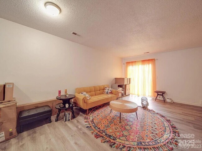 Building Photo - 4044 Briarhill Dr