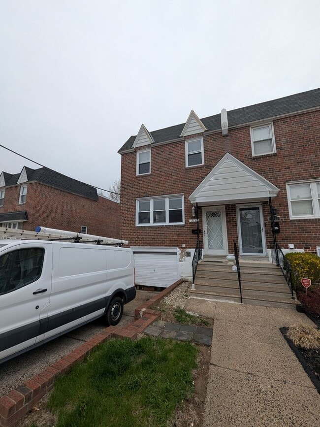 Building Photo - Remodeled Twin - Parkwood