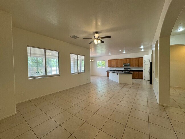Foto del edificio - 3296 E Kingbird Pl