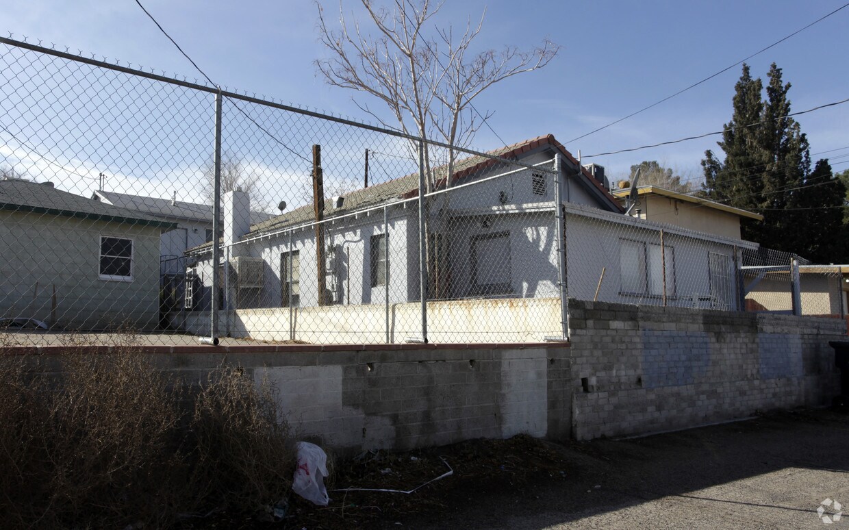 Building Photo - 317 E Fredricks St