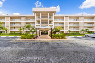Building Photo - 3151 S Palm Aire Dr