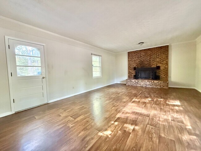 Building Photo - 1301 Shannon Dr