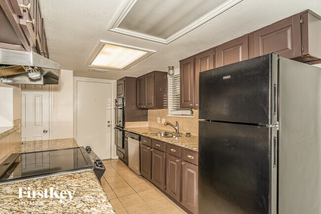 Building Photo - 7008 Rose Lea Ct
