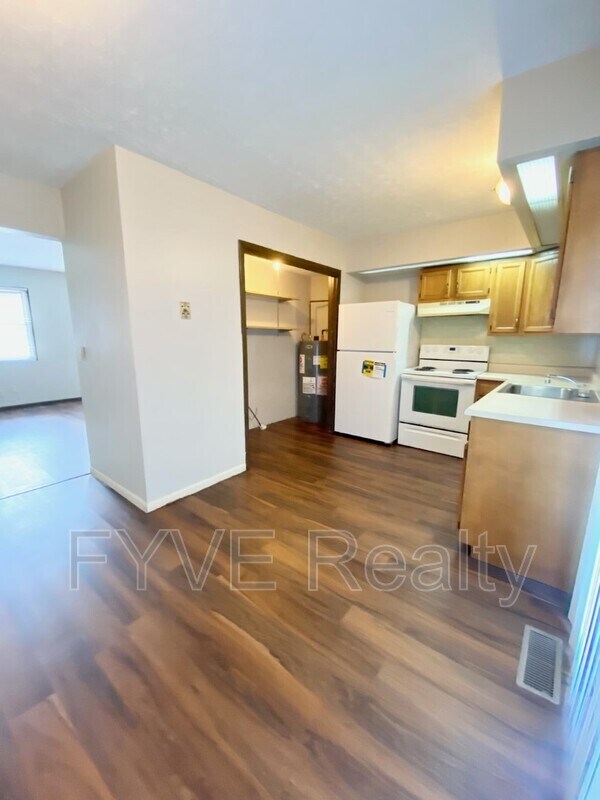 Foto del edificio - 718 W Light St