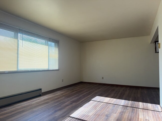 Building Photo - 311 Lilac Ln