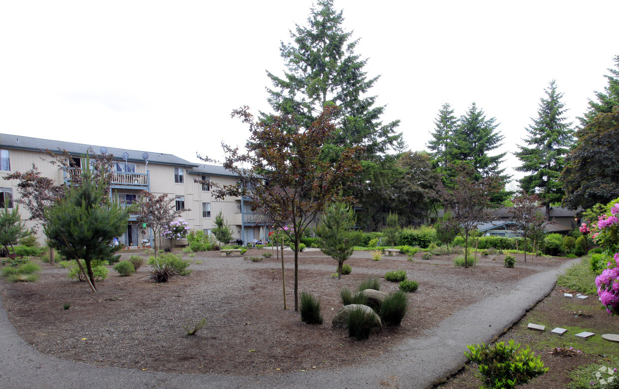 Patio - The Court at Crossroads Apartments