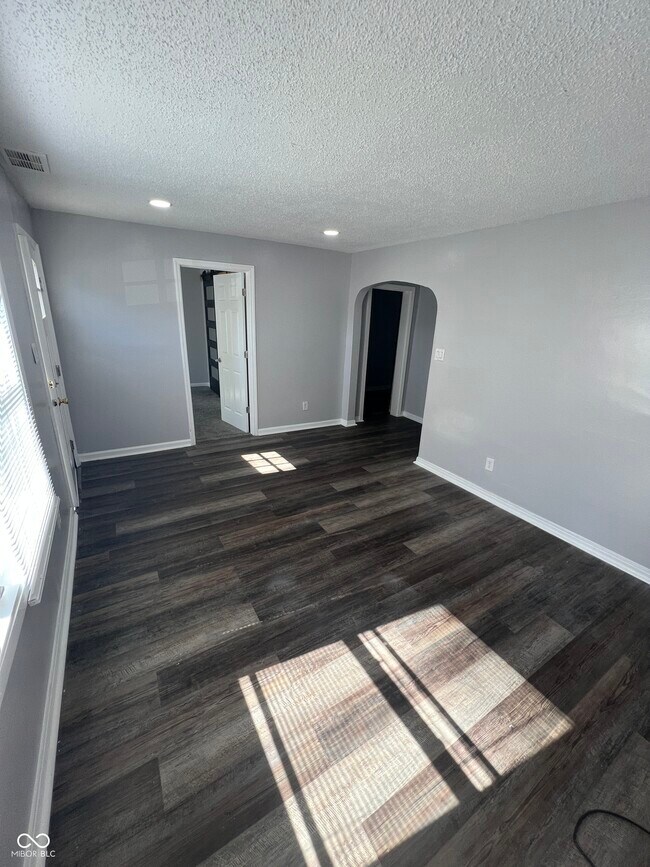 Foto del edificio - 1402 E Willard St