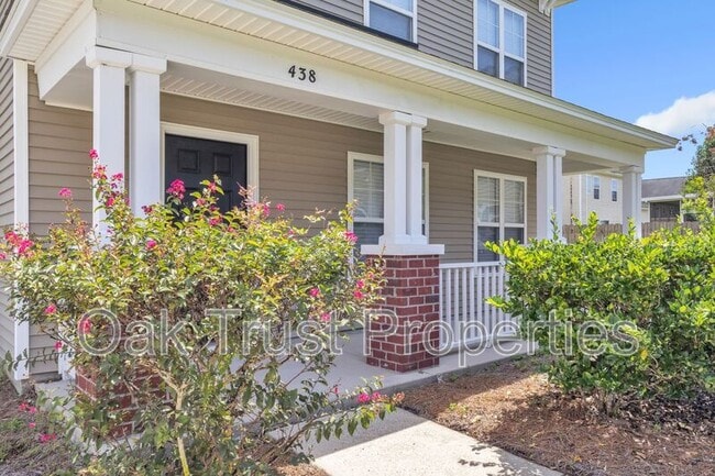 Foto del edificio - 438 Green Park Ln