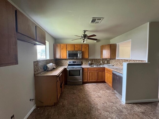 Building Photo - 851 Aspen Ln