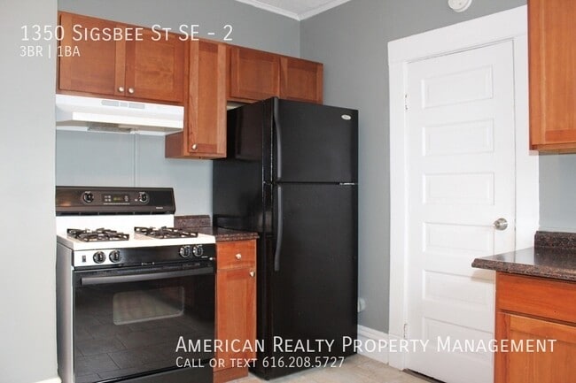 Building Photo - 1350 Sigsbee St SE