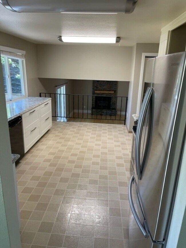 Foto del edificio - Beautifully Updated Home with Large Yard a...