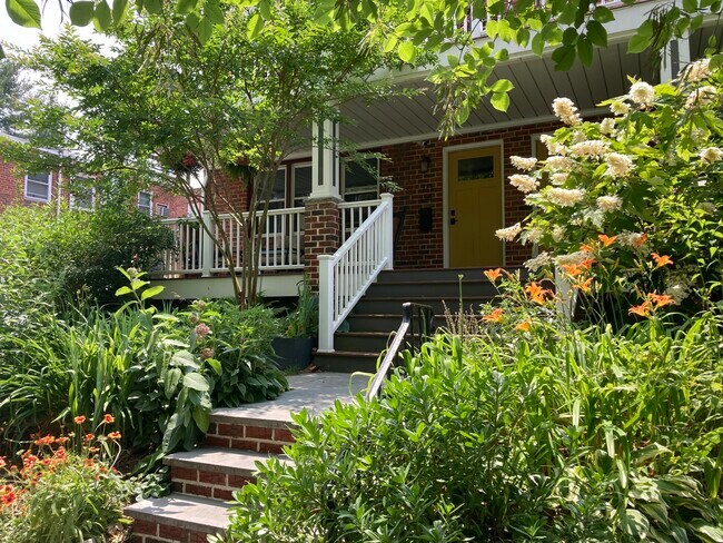 Building Photo - 7004 Boyer St