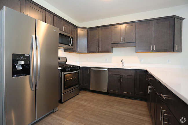 Kitchen - Fairfield Townhouses at Selden