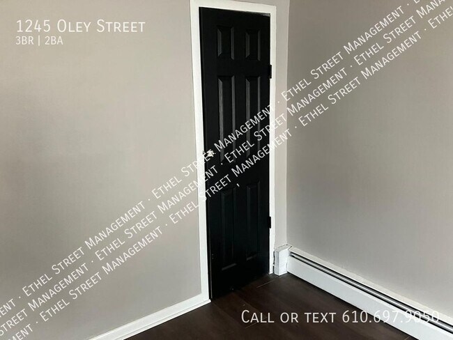 Foto del edificio - Spacious 3-Bedroom Townhome