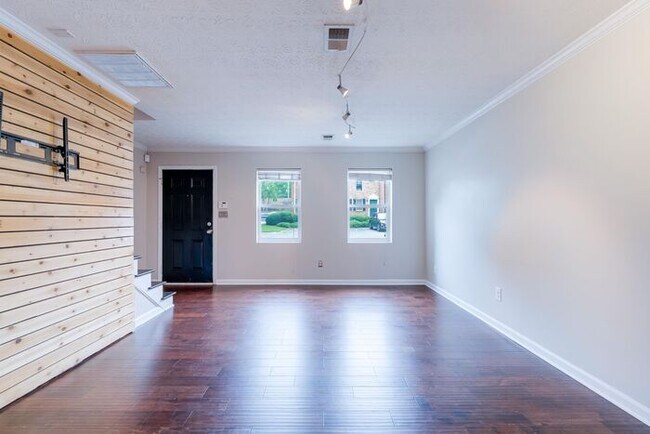 Building Photo - 255 Winding River Dr