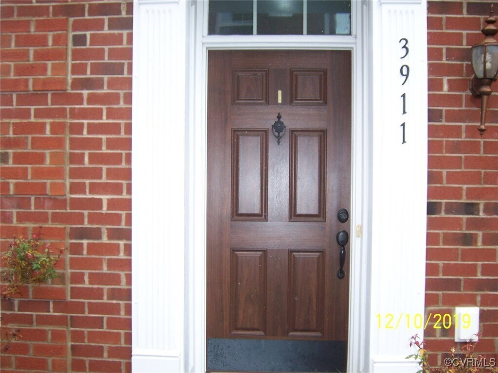 Primary Photo - 3911 Fish Pond Ln