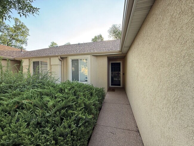 Foto del edificio - 2114 Water Blossom Ln