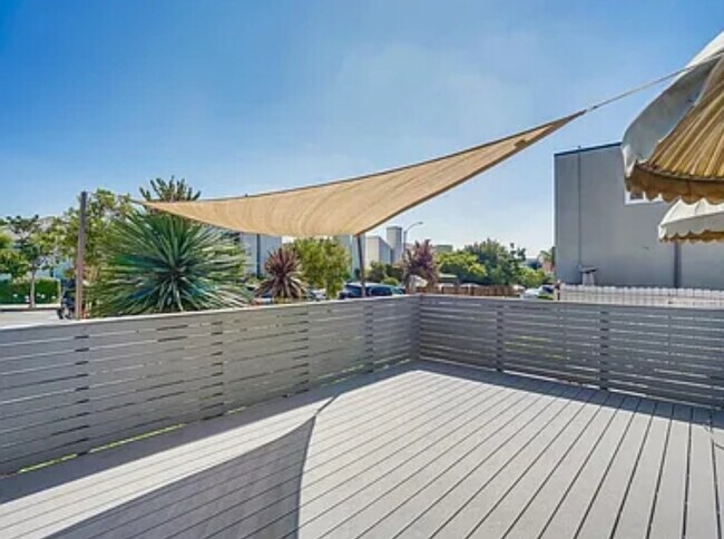 Front deck - 1224 24th St