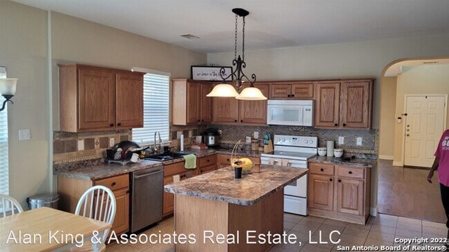 Foto del edificio - 4 br, 3.5 bath House - 106 Red Williow