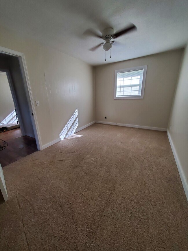 1615 Highway 91 Unit Apartment 3, Elizabethton, TN 37643 Apartments